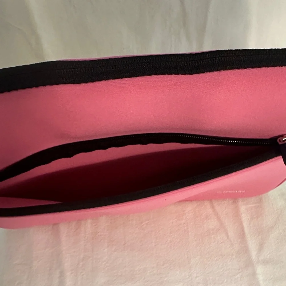 NEW Pearl Vibrant Pink Tablet/Laptop Sleeve